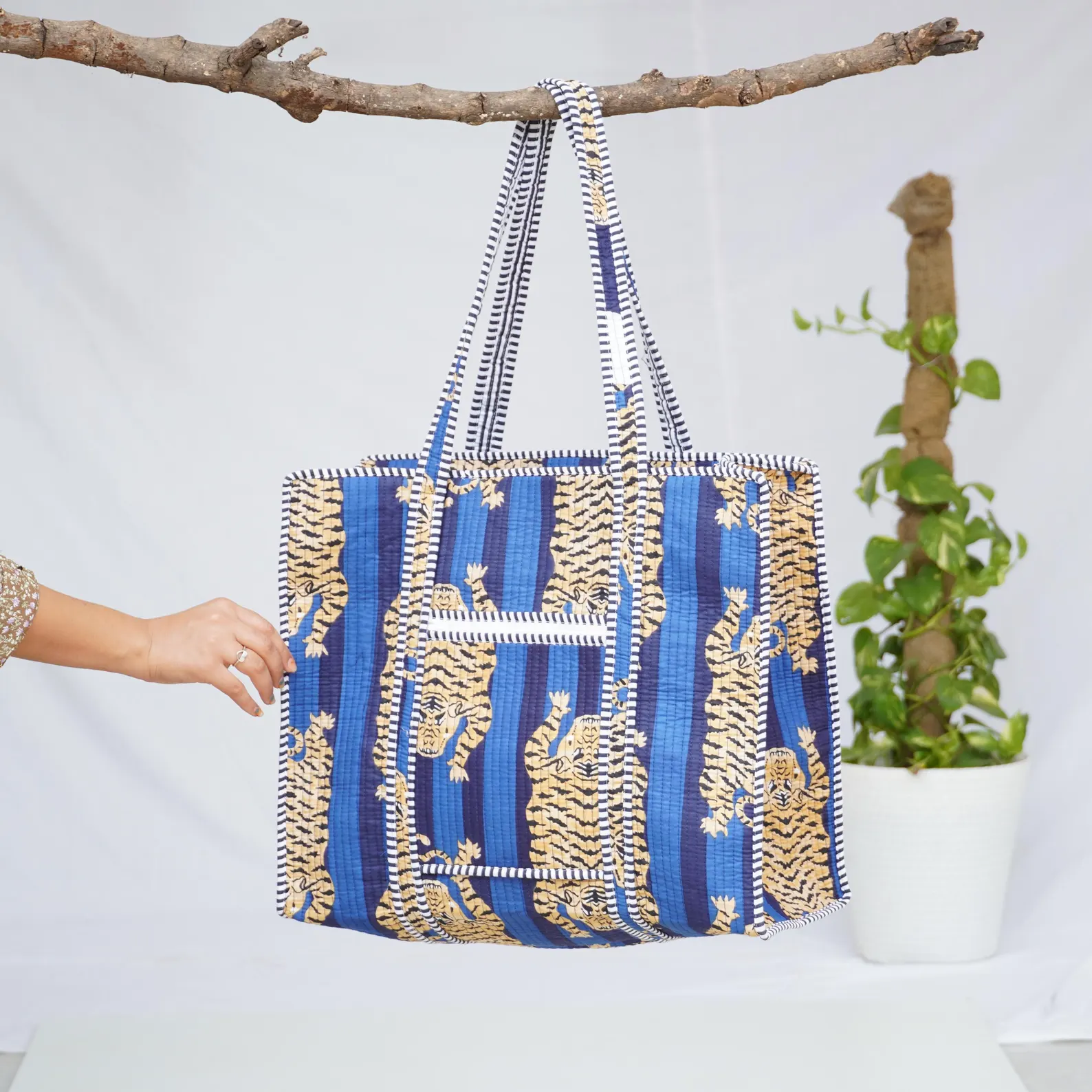 Handcrafted Tote Bags for Daily Use – Stylish & Durable