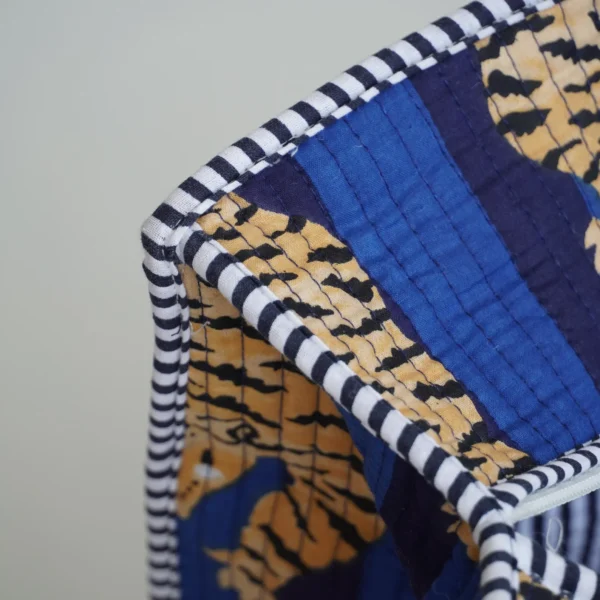 blue tote bag